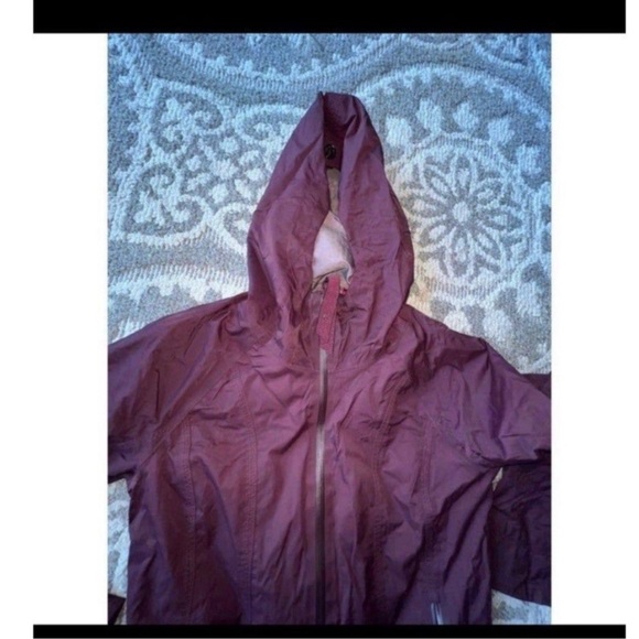 Lululemon right as rain jacket size 8 - Picture 7 of 12
